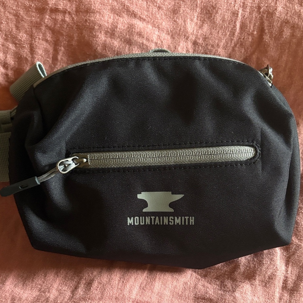 Mountainsmith Black Flow Lumbar Pack — Compact Crossbody Belt Bag